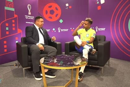 Rodrygo tuvo un curioso gesto con Ronaldo Nazario en el final de la entrevista