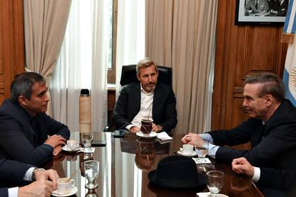 El ministro del Interior y el postulante a vice de Macri quedaron relegados en el armado de las listas