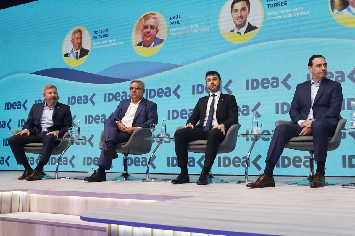 Rogelio Frigerio, Ignacio Torres, Gustavo Valdés y Raúl Jalil, en IDEA