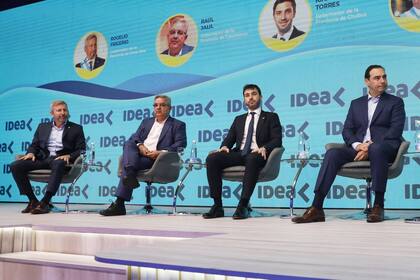 Rogelio Frigerio, Ignacio Torres, Gustavo Valdés y Raúl Jalil, en IDEA