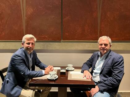 Rogelio Frigerio y Pedro Galimberti en su primera foto tras el resultado de las PASO