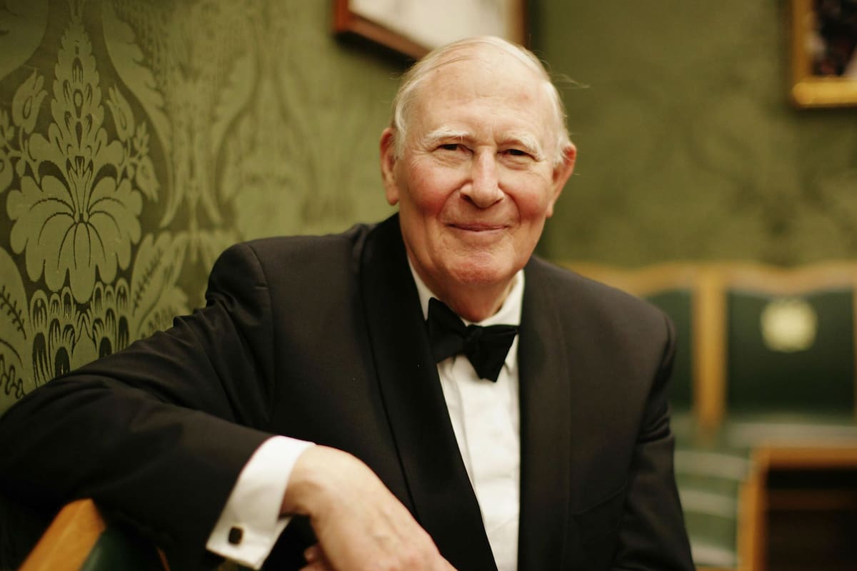 Roger Bannister fue el primer atleta en correr una milla por debajo de los cuatro minutos.