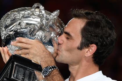 Roger Federer besa su trofeo Nº20 en un Grand Slam