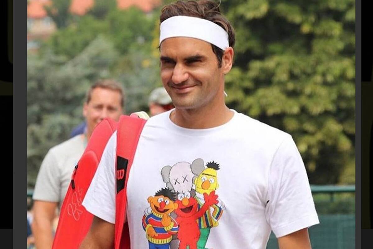 Roger Federer con una remera de Plaza Sésamo