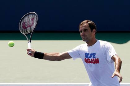 Roger Federer, durante un entrenamiento del US Open; el suizo busca su título de Grand Slam N° 21
