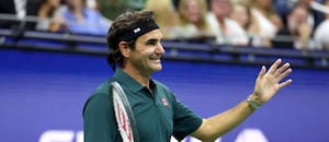 A los 45, Federer juega como si tuviera 30: nostalgia, el Ashe repleto y el punto que levantó a Nueva York