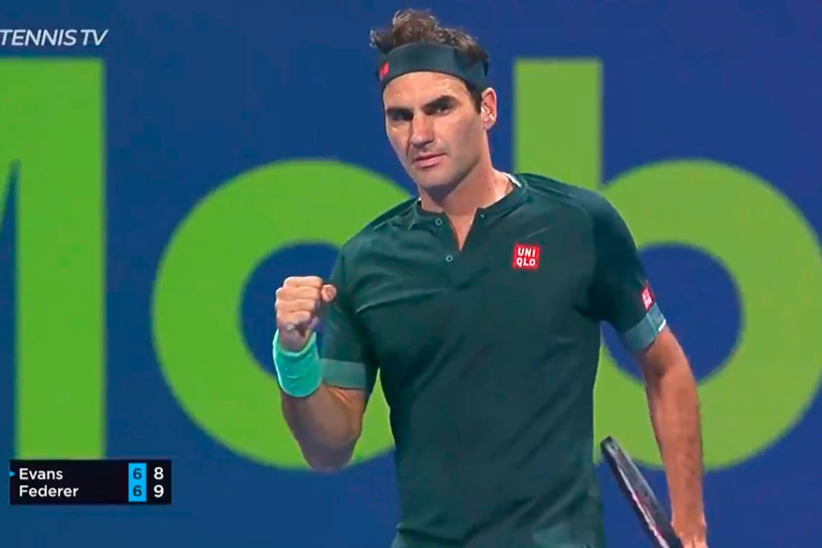 Roger Federer festejó el triunfo sobre Evans, en Doha