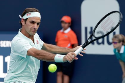 Roger Federer revirtió el marcador y se impuso al resistente jugador moldavo