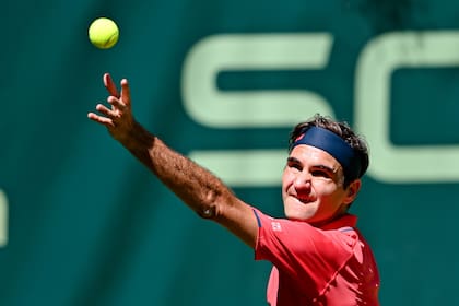 Roger Federer tiene 19 títulos sobre césped: ocho en Wimbledon, uno en Stuttgart y diez en Halle, donde hoy debutó venciendo a Ilya Ivashka.