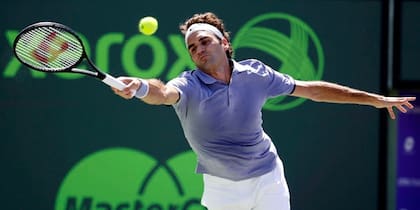Roger Federer tuvo un estreno esforzado ante Ivo Karlovic
