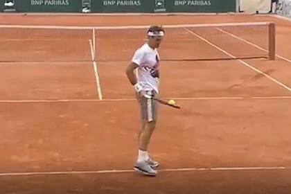 Roger Federer y un movimiento que sorprendió en el entrenamiento con el Peque