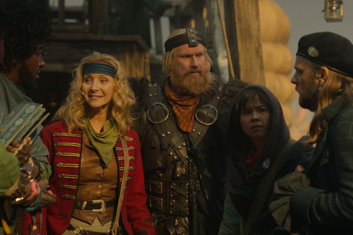 Roger Jean Nsengiyumva, Lisa Kudrow, Rune Temte, Charlyne Yi y Tadhg Murphy en Time Bandits, de Apple TV+