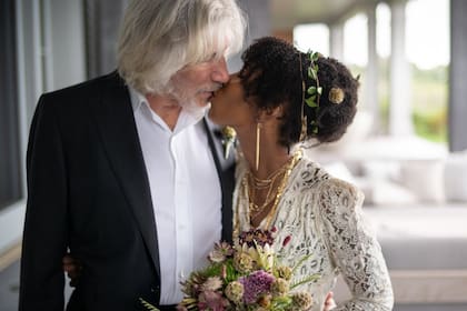 Roger Waters se casó con su novia, Kamilah Chavis