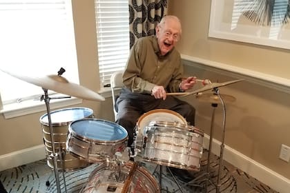 Roger Wonson tiene 100 años y cuenta los secretos de su longevidad