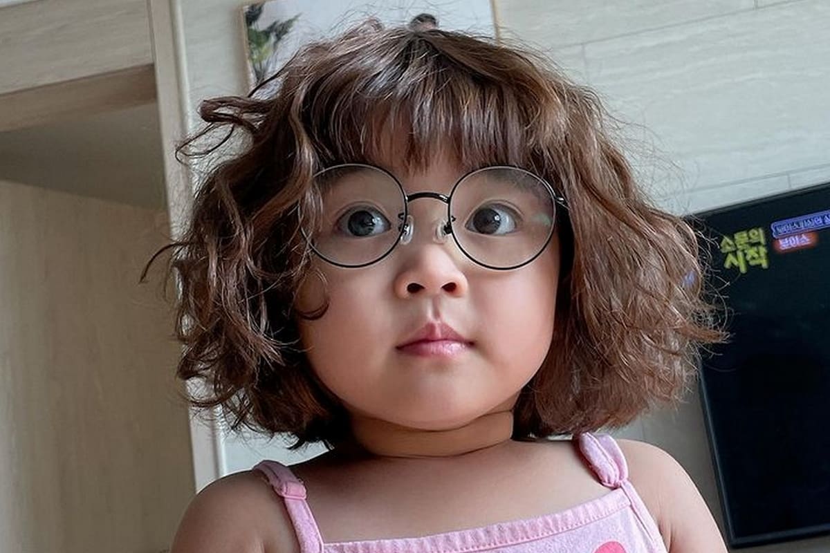 Rohee es una pequeña de cuatro años que se convirtió en una celebridad online gracias a su expresivo rostro utilizado en los stickers de WhatsApp