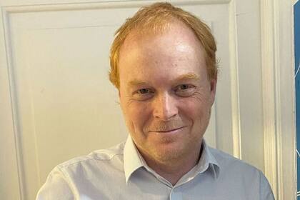 Rojo Edwards está formando un espacio libertario en Chile