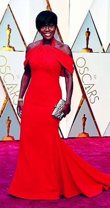 Rojo ganador: Viola Davis,
en un vestido de Armani