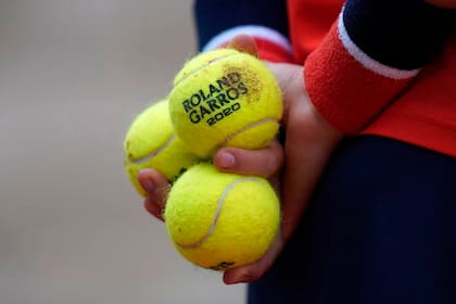 Las nuevas pelotas que se utilizan en la inusual versión otoñal de Roland Garros generaron distintas opiniones; algunos, como Nadal, no están cómodos.