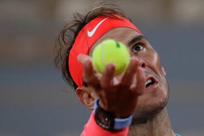 "Son una piedra", fue la primera queja de Nadal sobre las pelotas, antes de debutar en Roland Garros; luego reconoció que, con menos frío, son más jugables.