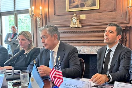 Rolando Figueroa, gobernador de Neuquén, en una reunión en Washington, durante su gira de tres días por EE.UU.