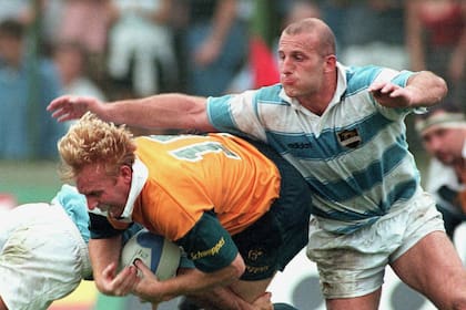 Rolando Martin y David Knox, en uno de los partidos de 1997 en Ferro