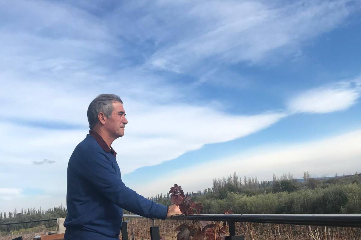 Rolando Meninato en el establecimiento vitivinícola en Maipú, Mendoza