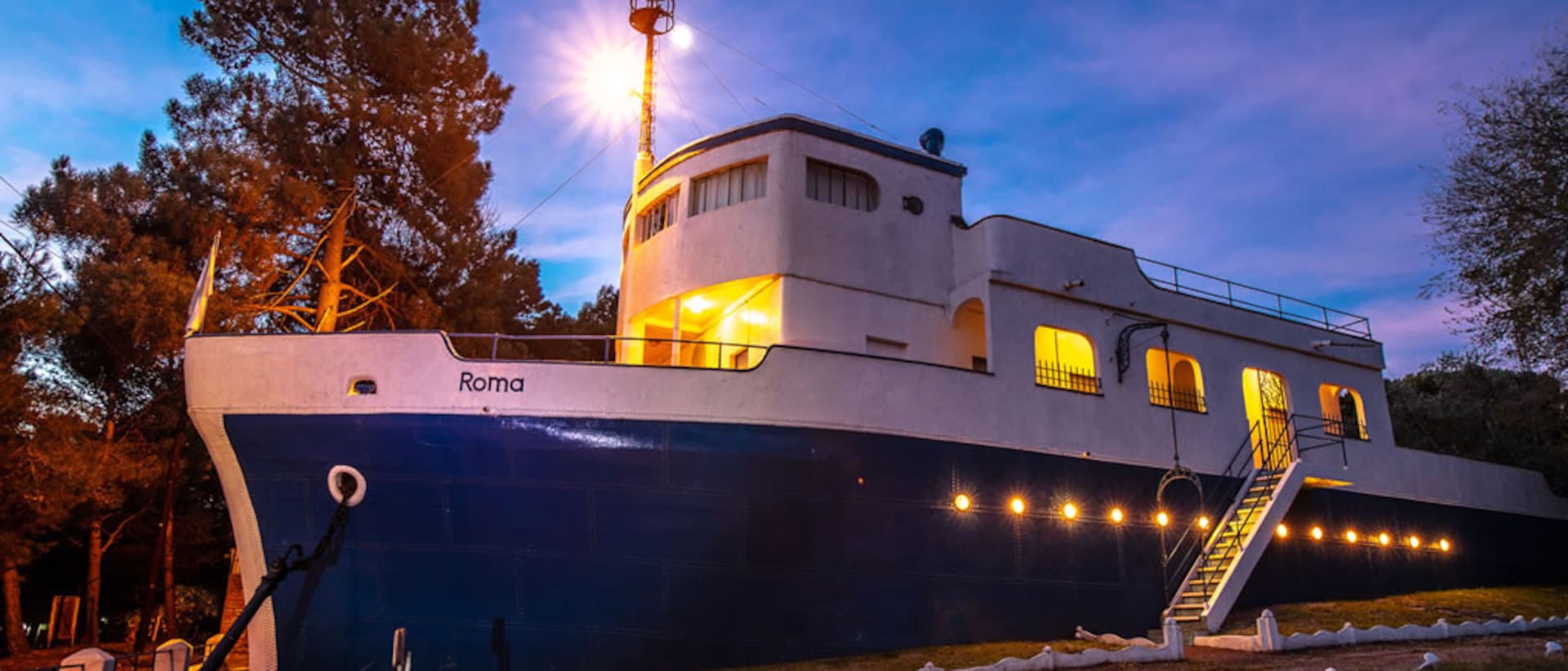 Luis Novelli construyó su casa de fin de semana en Pehuen Co copiando el modelo de un barco, como el que lo trajo a la Argentina (Foto: casabarco.com.ar)