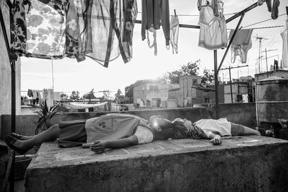 Roma muestra la esencia vigente de una relación laboral y humana compleja, arraigada en la desigualdad de oportunidades