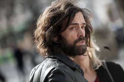 Romain Durais es Vernon Subutex en la miniserie basada en los libros de Virginie Despentes y disponible en la plataforma Europa+