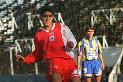 Román volverá a jugar con la camiseta de Argentinos, donde hizo inferiores y nunca llegó a debutar en Primera