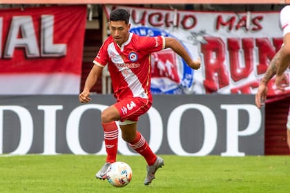 Román Vega fue vendido por más de siete millones de euros el año pasado por Argentinos Juniors a Zenit, de Rusia; ahora fue citado por Lionel Scaloni.
