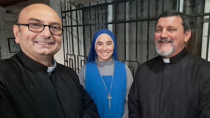 Romanelli regresó junto a otros dos argentinos, el padre Carlos Ferrero y la hermana María Maravillas