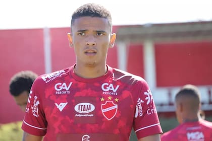 Romario, futbolista Vila Nova, recibió dinero para hacer un penal, pero justo en ese partido el DT lo dejó fuera del plantel