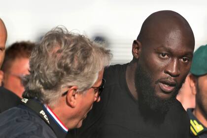 Romelu Lukaku arriba a Roma para iniciar su proceso para incorporarse a la Roma a préstamo por un año proveniente del Chelsea el martes 29 de agosto del 2023. (Alfredo Falcone/LaPresse via AP)