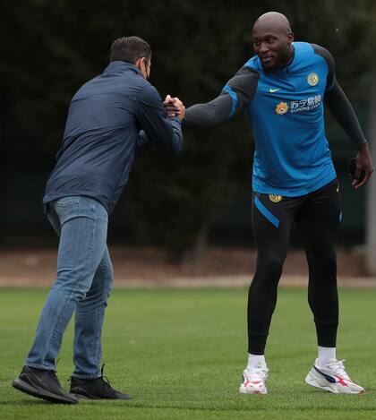 Romelu Lukaku, el gigante belga, estandarte ofensivo de Inter y compadre de Lautaro Martínez; lleva 21 goles en 33 partidos en la actual campaña interista y Zanetti lo distingue como "un líder silencioso"