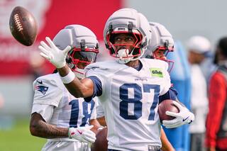 Receptores de Patriots dicen estar listos para dar un paso al frente sin el lesionado A.J. Brown