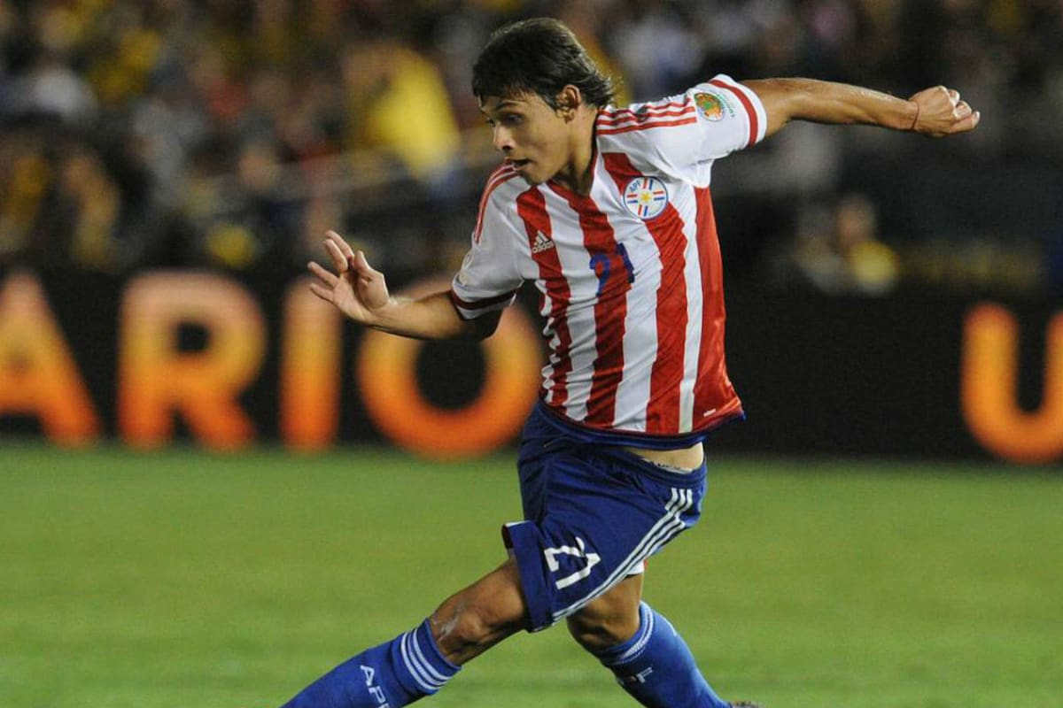 Romero, carta difícil: juega en China y lo pretenden desde Brasil