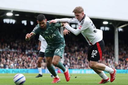 Romero en acción durante la derrota de Tottenham ante Fulham