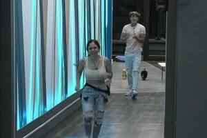 Romina estalló de felicidad cuando supo que sus hijas la esperaban en el SUM (Foto: Captura de video)