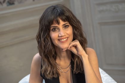 Romina Giangreco, en su espacio de trabajo, donde nacen muchas de las ideas que luego vemos en pantalla