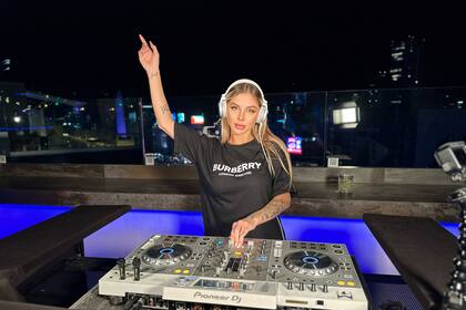Romina Malaspina disfruta de su nueva faceta de DJ