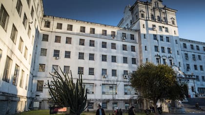 Romina no se queja de su enfermedad, pero sí de las condiciones precarias en los hospitales