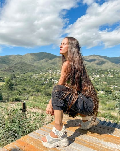 Romina pasó mucho tiempo sin poder salir de su casa, visitar a su papá y abrazar a su mamá; al vivir con un TOC, el contacto físico es una de las perdidas que más lamenta