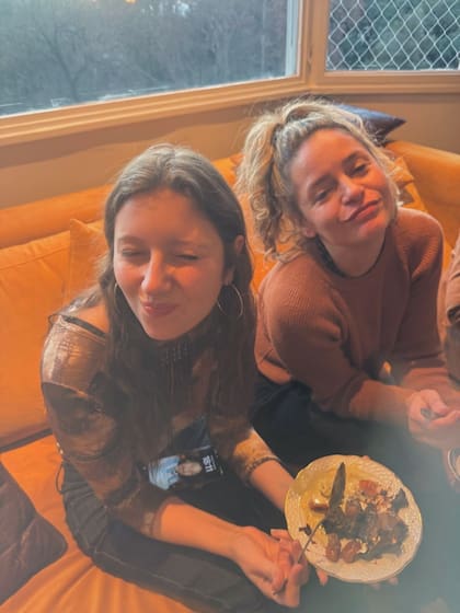 Romina Ricci y Margarita Páez presentes en el festejo (Foto: Instagram @ceciroth)