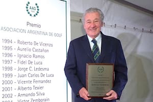 Rómulo Zemborain, cuando fue distinguido por su gestión en 2016