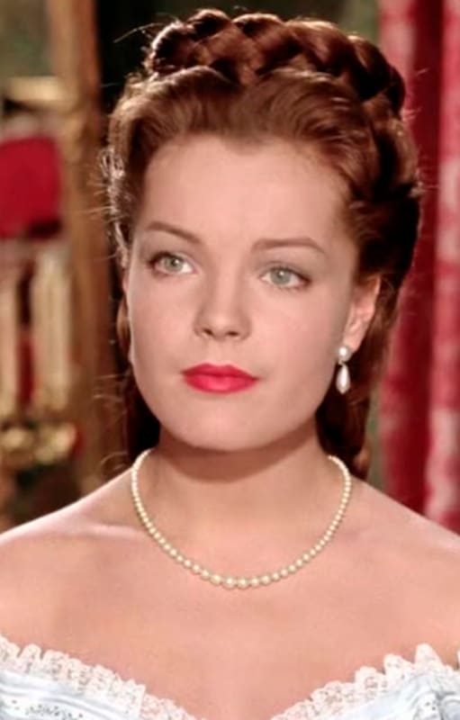 Romy Schneider, la dulce princesita que se rebeló ante su madre nazi, vivió un eterno romance con Alain Delon y murió atormentada por el dolor
