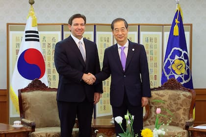 Ron DeSantis el primer ministro de Corea del Sue, Han Duck-soo