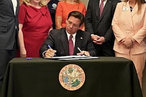 Ron DeSantis firmó el proyecto HB 1049, que entrará en vigor en octubre