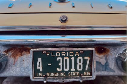 Ron DeSantis firmó la ley SB 902 de “Acuerdos financieros para la venta minorista de vehículos motorizados”