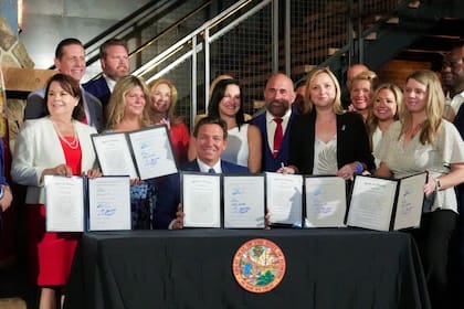 Ron DeSantis firmó nuevas leyes que impactan en residentes de condominios y otros sectores (foto ilustrativa)